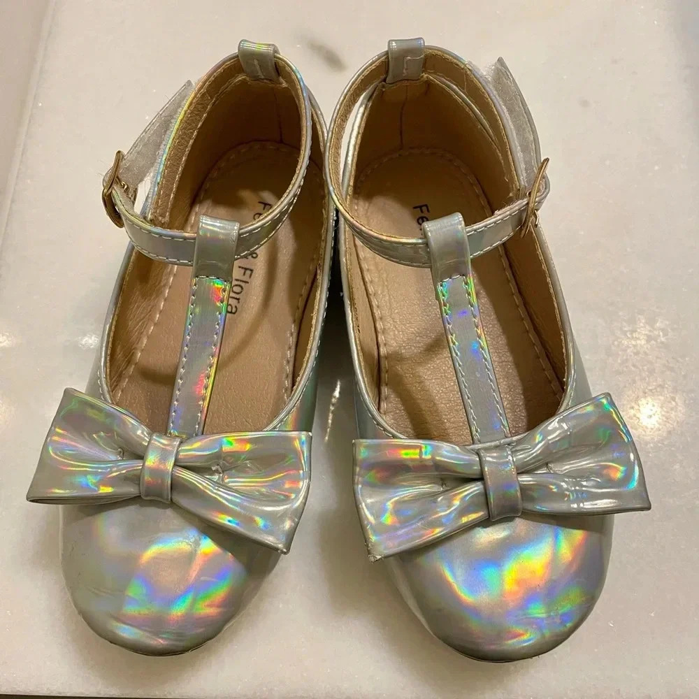 Felix & Flora Girls Silver Holographic Dress Shoes with Bow, Size 8